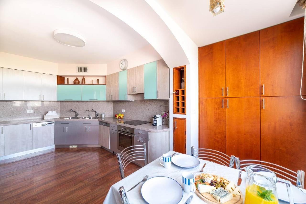 Art Apartment In Mamila - Art & View Jerusalem Exteriör bild